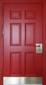 Стальная термодверь с отбойником и красными панелями МДФ RAL