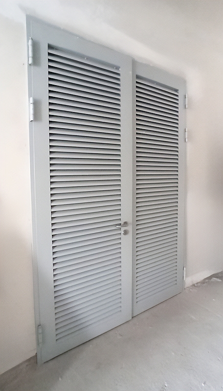 Стальные ворота с жалюзи Стальные ворота с жалюзи